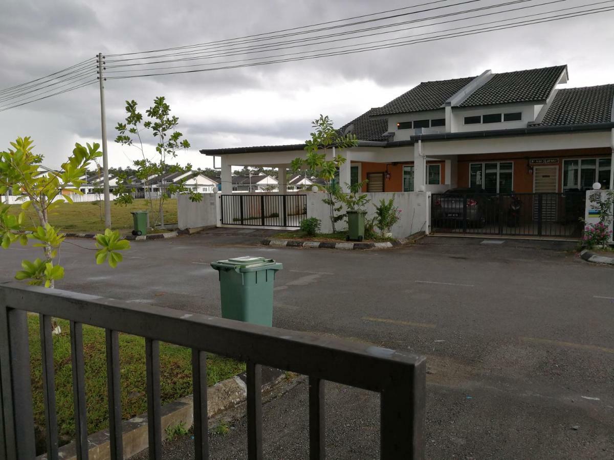 Address No 915, Lorong Uni Central 13, Taman Uni Central, Kuching Samarahan Expressway Exterior photo